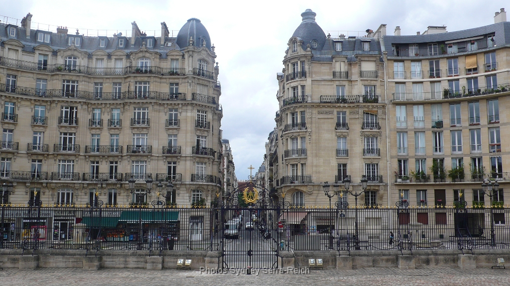 Les grilles de l eglise du Val de Grace  rue Saint Jacques  5eme arrdt.JPG - Les grilles de l'église du Val de Grâce, rue Saint-Jacques. 5ème arrdt.